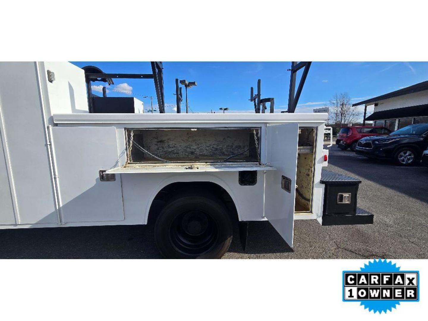 2012 Oxford White /Steel Ford F-550 XL (1FDUF5GY9CE) with an V10, 6.8L engine, 5-speed automatic transmission, located at 6520 E. Independence Blvd., Charlotte, NC, 28212, 35.146019, -80.723465 - <b>Equipment</b><br>Good News! This certified CARFAX 1-owner vehicle has only had one owner before you. The vehicle has a V10, 6.8L high output engine. Enjoy the incredible handling with the rear wheel drive on this 2 ton pickup. This model embodies class and sophistication with its refined white ex - Photo#12