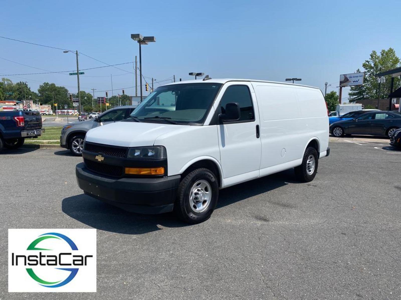 2018 Summit White /Medium Pewter Chevrolet Express Work Van (1GCWGAFG9J1) with an V8, 6.0L engine, 6-speed automatic transmission, located at 3147 E Independence Blvd, Charlotte, NC, 28205, 35.200268, -80.773651 - Photo #9