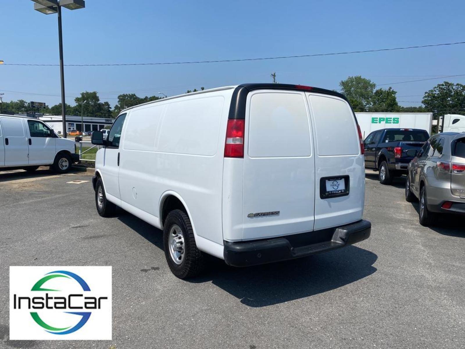 2018 Summit White /Medium Pewter Chevrolet Express Work Van (1GCWGAFG9J1) with an V8, 6.0L engine, 6-speed automatic transmission, located at 3147 E Independence Blvd, Charlotte, NC, 28205, 35.200268, -80.773651 - Photo #11