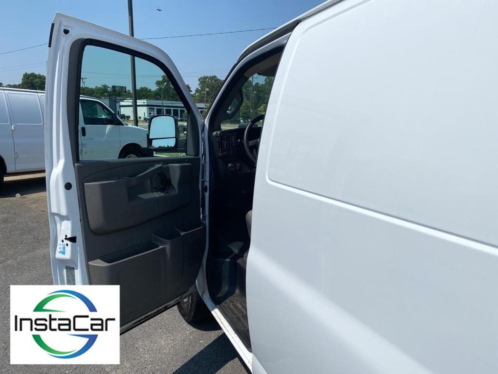2018 Summit White /Medium Pewter Chevrolet Express Work Van (1GCWGAFG9J1) with an V8, 6.0L engine, 6-speed automatic transmission, located at 3147 E Independence Blvd, Charlotte, NC, 28205, 35.200268, -80.773651 - Photo #19