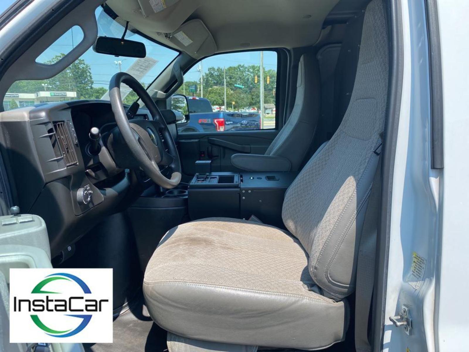 2018 Summit White /Medium Pewter Chevrolet Express Work Van (1GCWGAFG9J1) with an V8, 6.0L engine, 6-speed automatic transmission, located at 3147 E Independence Blvd, Charlotte, NC, 28205, 35.200268, -80.773651 - Photo #22