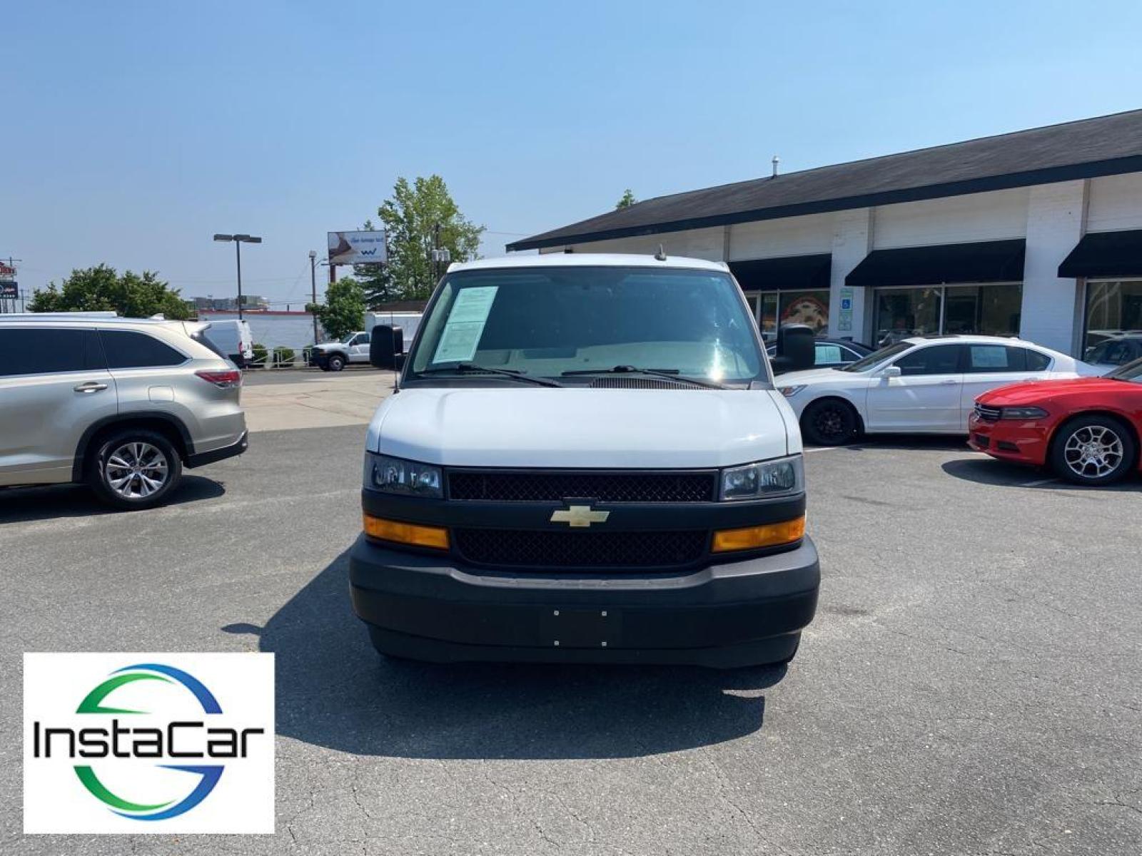 2018 Summit White /Medium Pewter Chevrolet Express Work Van (1GCWGAFG9J1) with an V8, 6.0L engine, 6-speed automatic transmission, located at 3147 E Independence Blvd, Charlotte, NC, 28205, 35.200268, -80.773651 - Photo #8